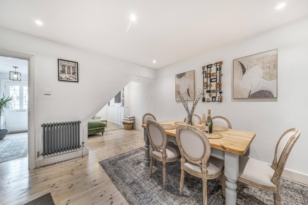 House in Woking, Surrey - View 5