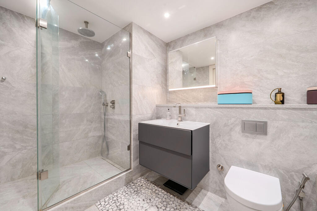 Apartment in London - View 5