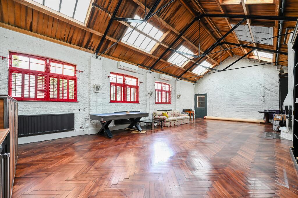 Apartment in London, Falcon Estate, Clapham Junction - More