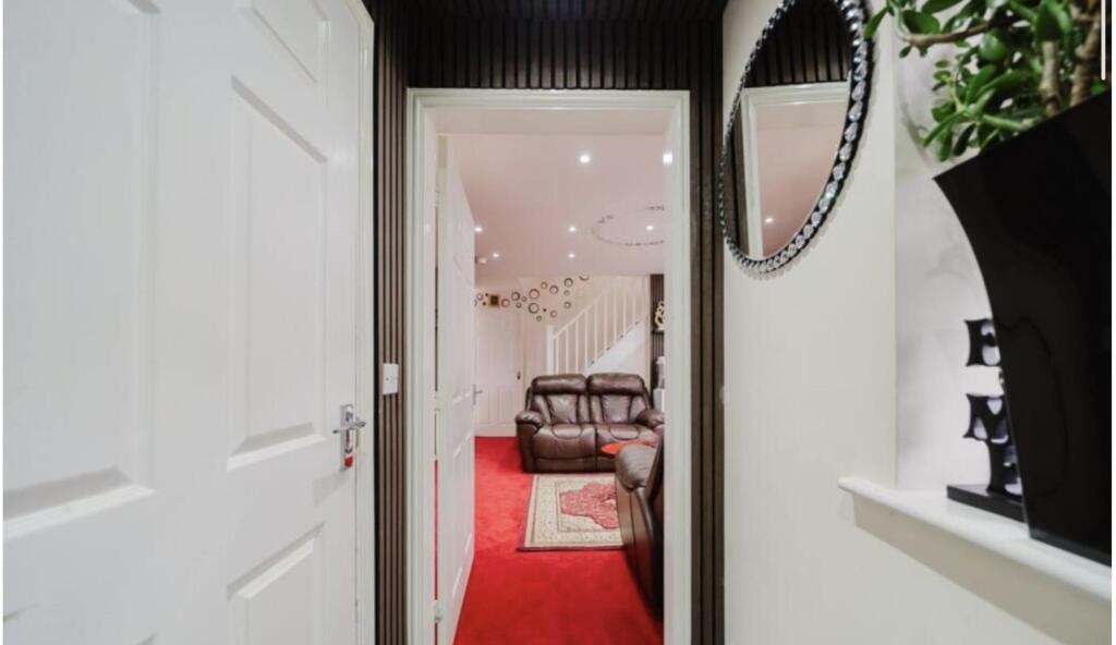 House in Sefton, Seaforth - More
