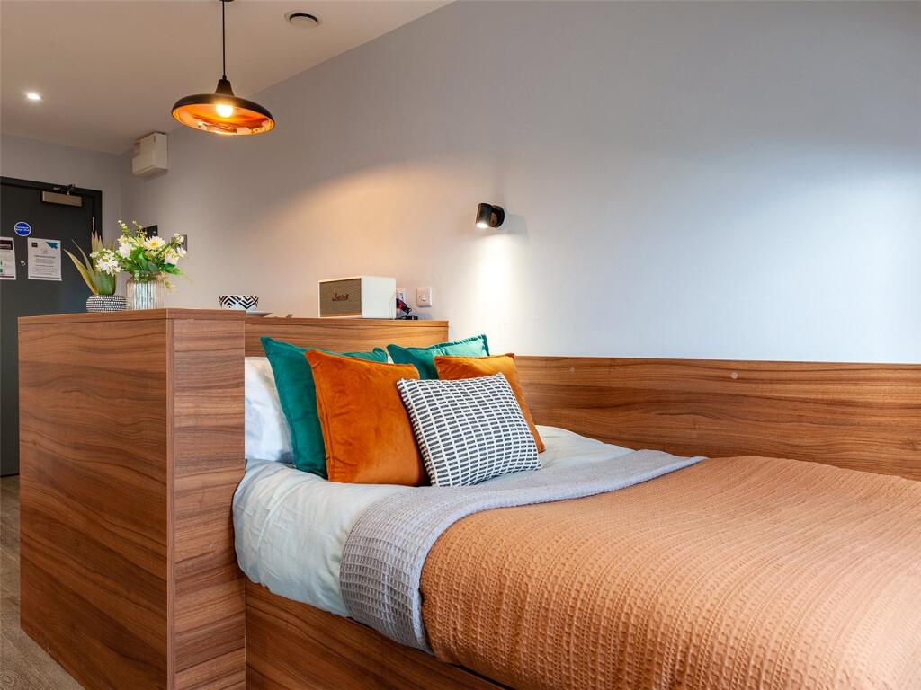 Apartment in Egham, Ripley Springs - View 5