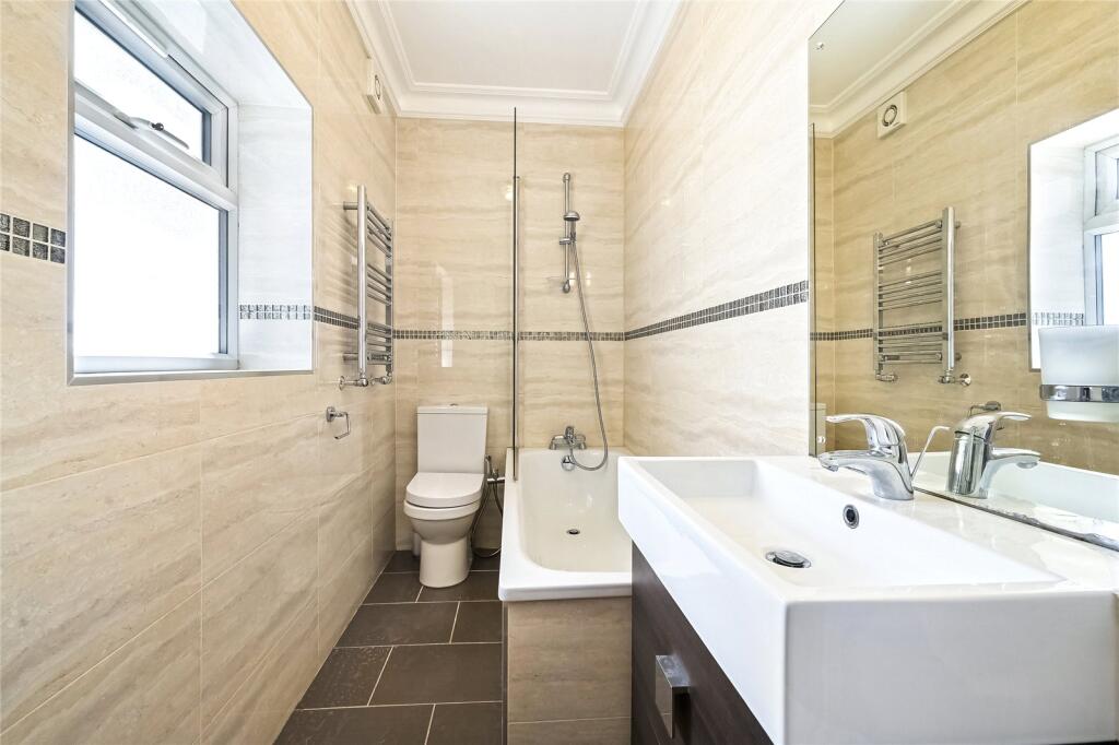 Apartment in London - View 5