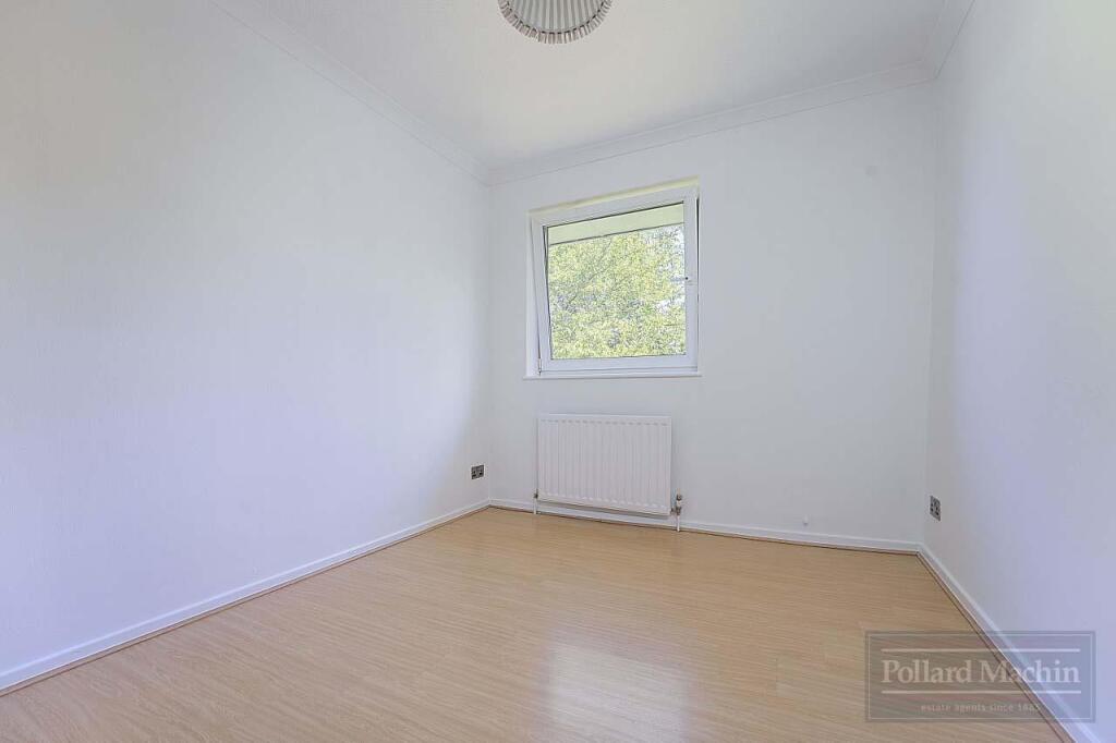 Apartment in Croydon - More