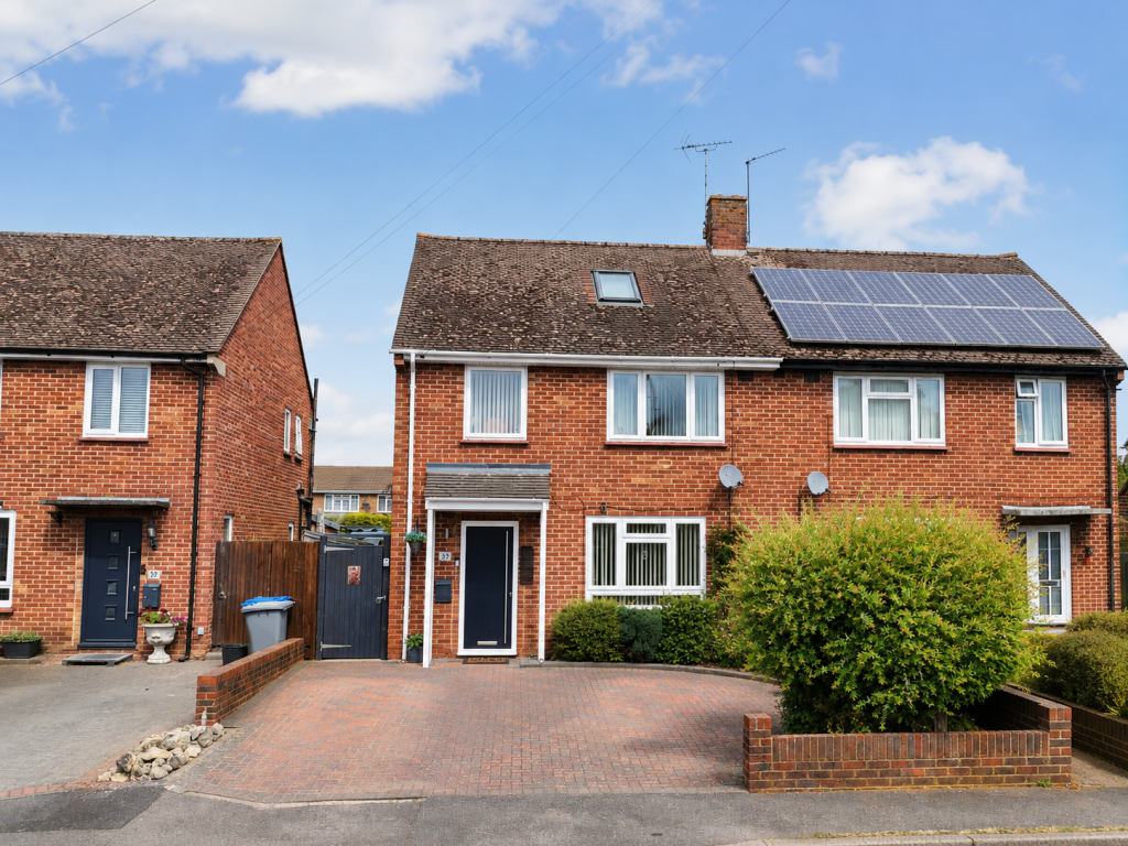 Main image of property: Lincoln Road, Maidenhead, SL6
