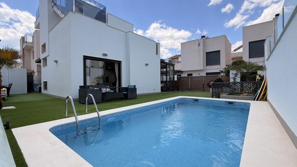 Main image of property: Valencia, Alicante, Torrevieja