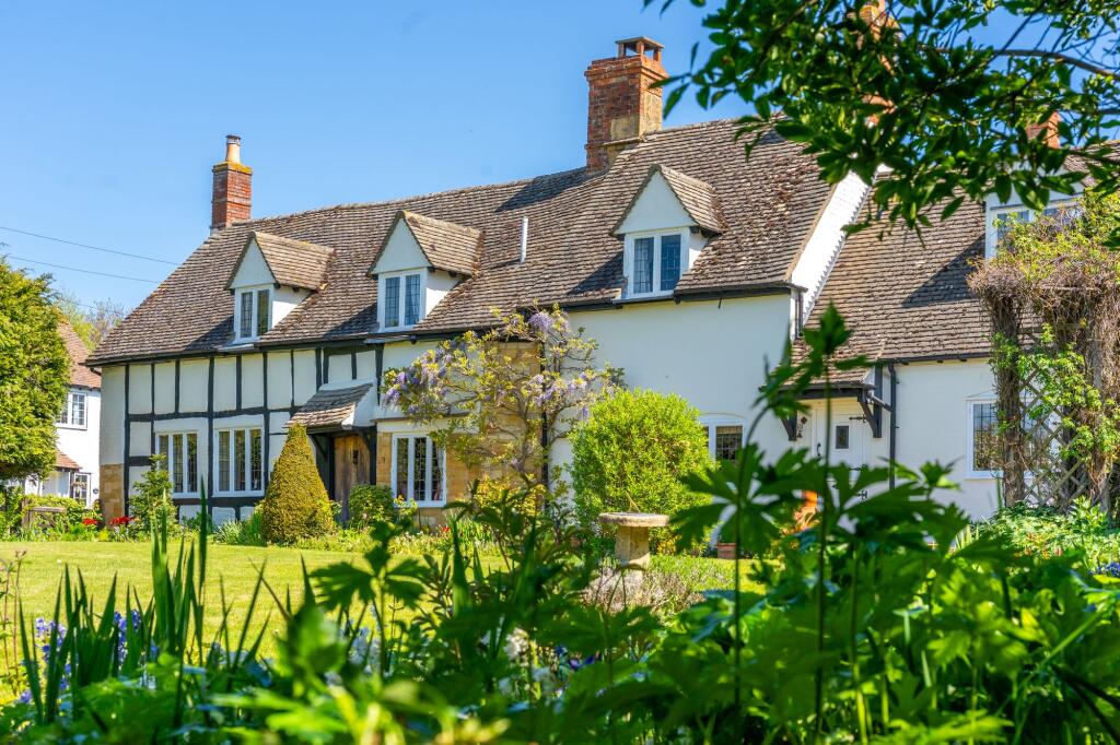Main image of property: Wormington, Broadway, WR12