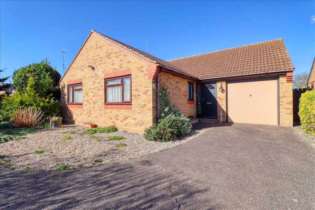 3-bed house on Bloomfield Avenue, Kirby Cross, Frinton on Sea, £310,000