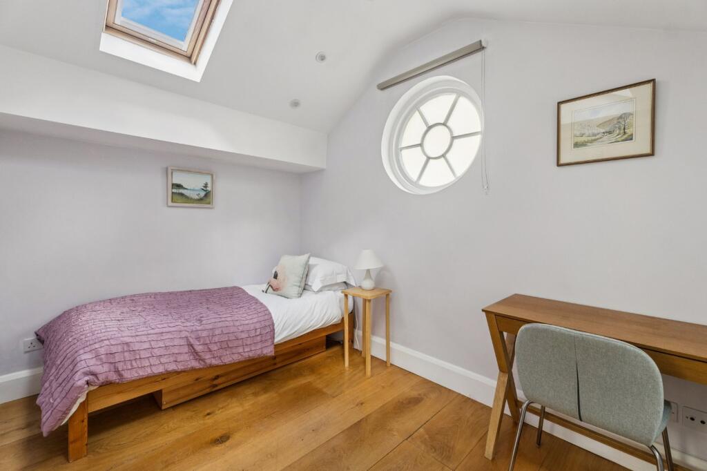 3 bedroom mews property for rent