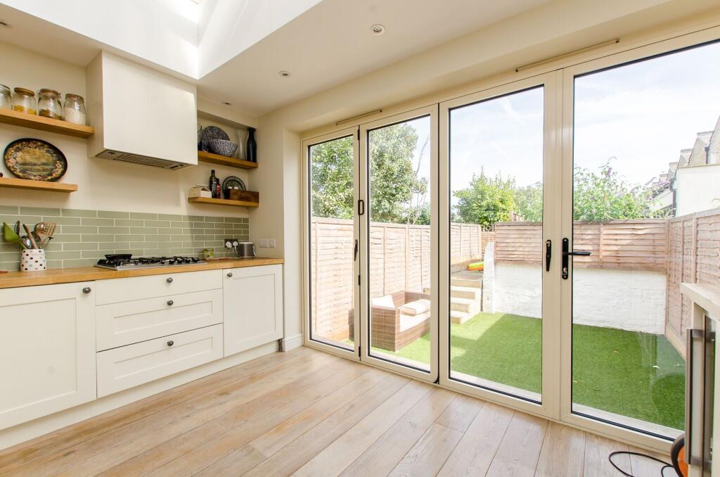 House in London - View 5