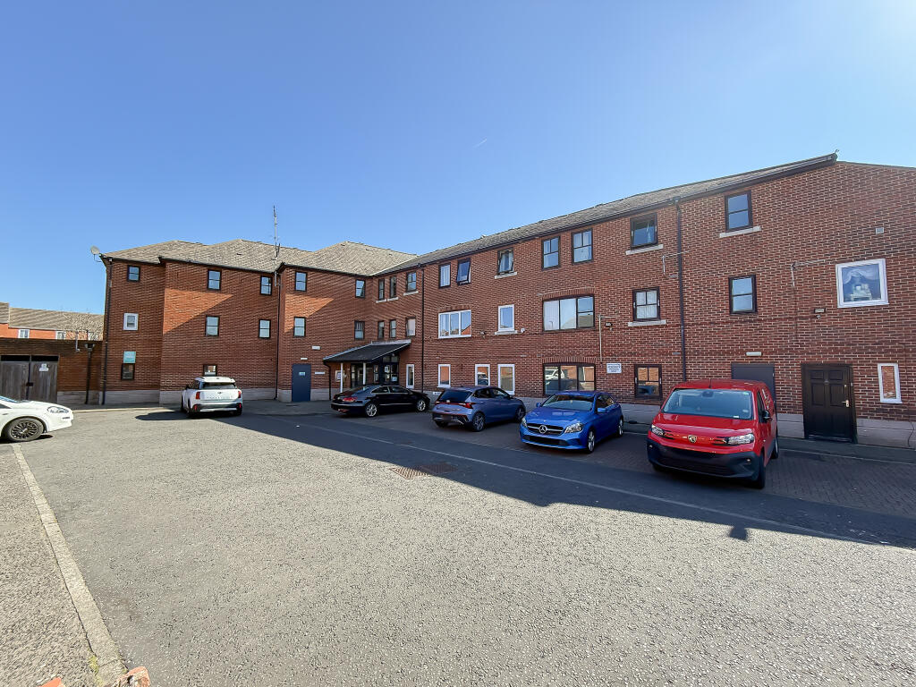 Apartment in North Tyneside, North East - View 2