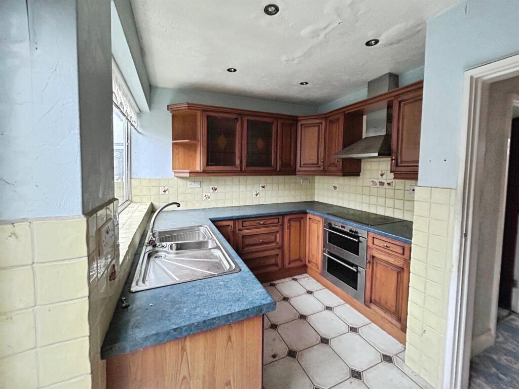 Foxglove Road, Newthorpe, Nottingham photo 2