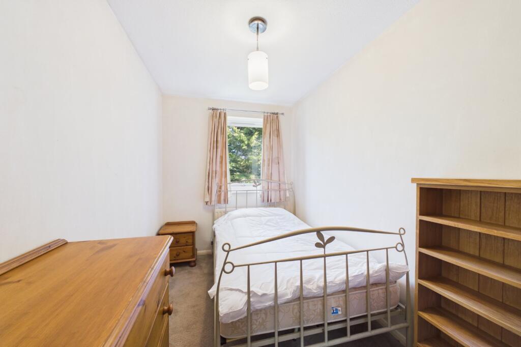 Apartment in Wokingham, Emmbrook - More