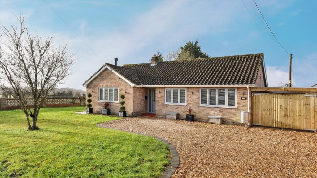 Main image of property: 38, The Crescent, Carterton, OX18 3SJ