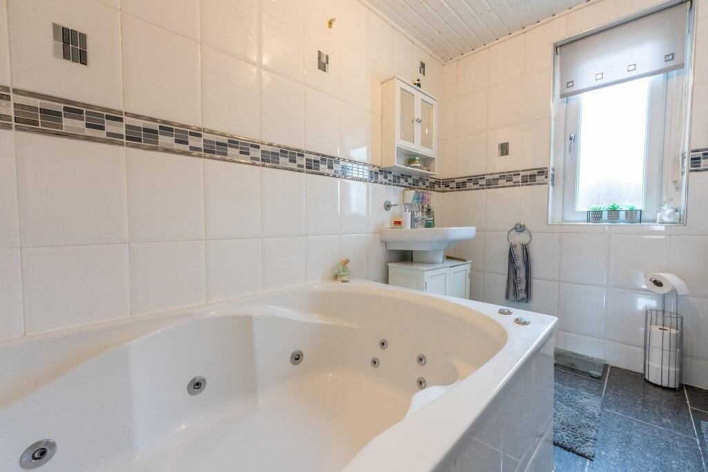 House in Bellshill, Orbiston - View 6