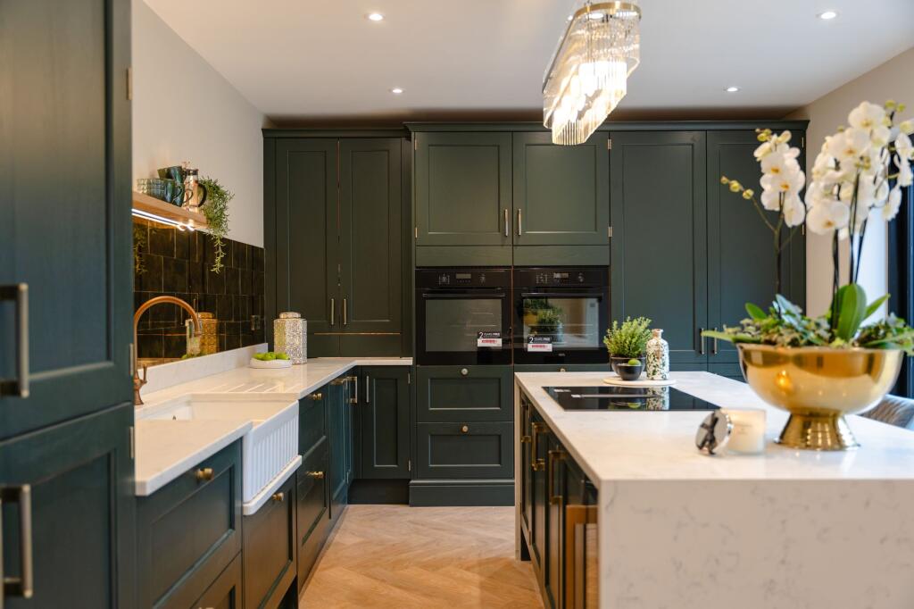 Luxury & Bespoke Four Bedroom Family Home, Sensitively Modernised In Leafy Hartford photo 2