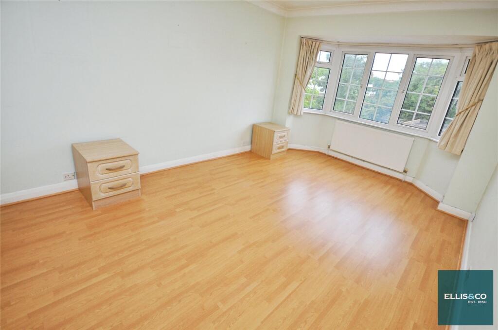 Park Avenue, Finchley, N3 - View 2