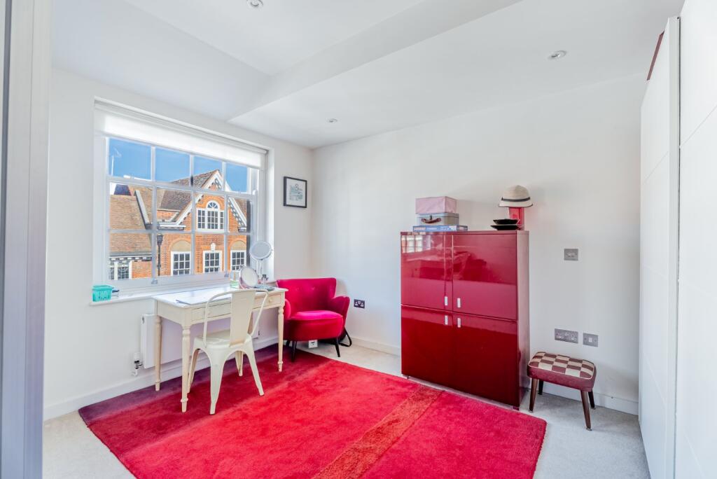 Apartment in St Albans, Townsend - More
