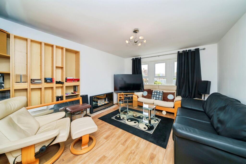 Apartment in Wirral, Liverpool City Region - View 3