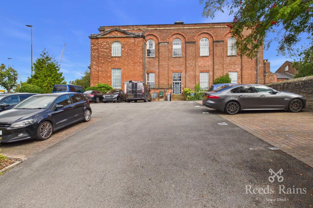 Apartment in Macclesfield, Cheshire East - More