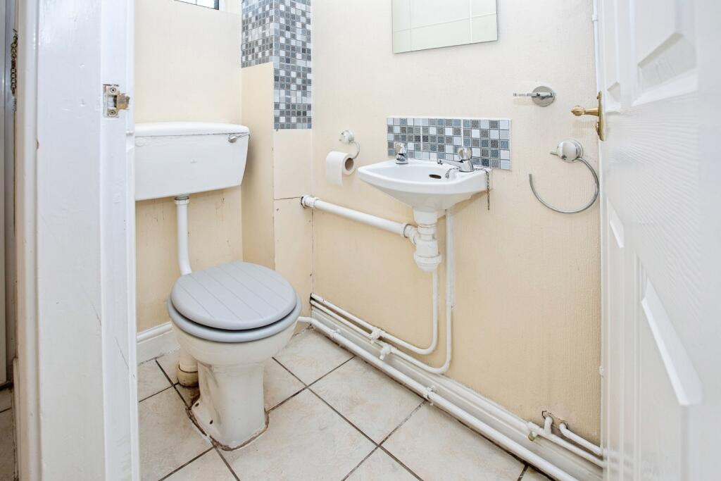 House in Mansfield, Nottinghamshire - More