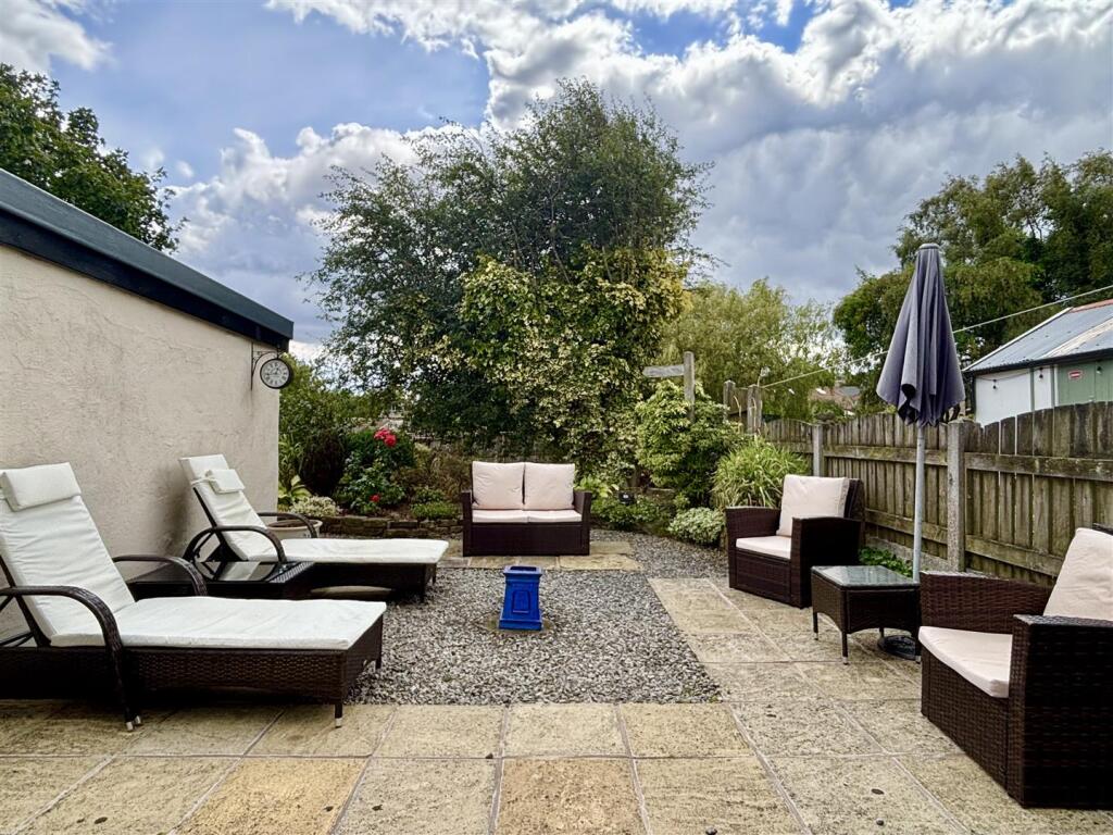 Westminster Gardens, Clayton, Bradford photo 2