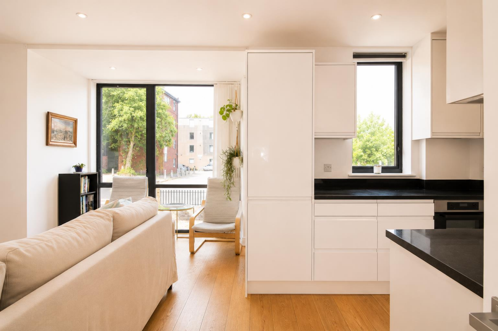 2-bed flat on Alton Road, Putney, SW15, £395,000