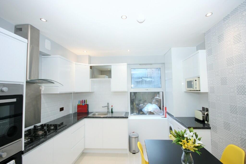 Woodseer Street, London, E1 photo 3