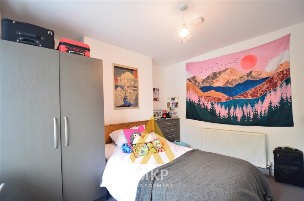 5 bedroom terraced house for rent