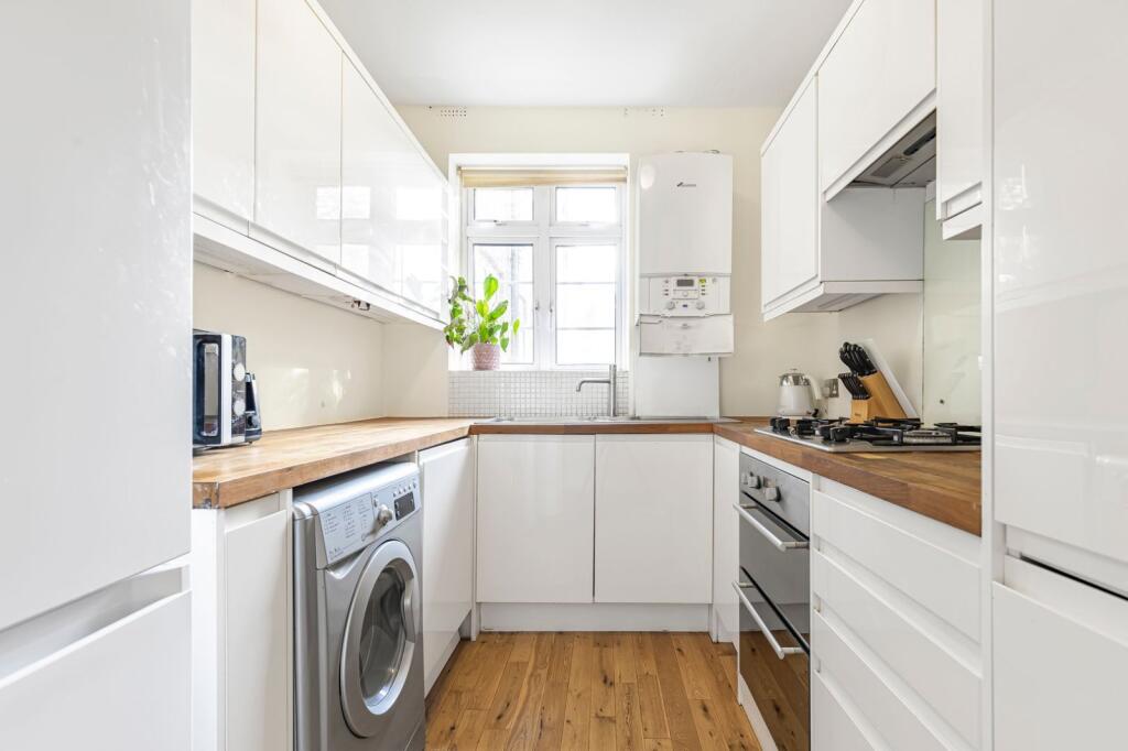Apartment in London - View 3