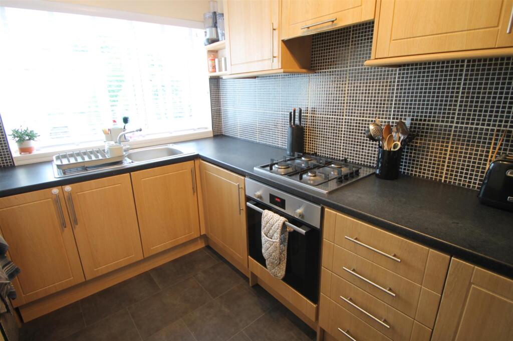 Chichester Drive, Quinton, Birmingham photo 3