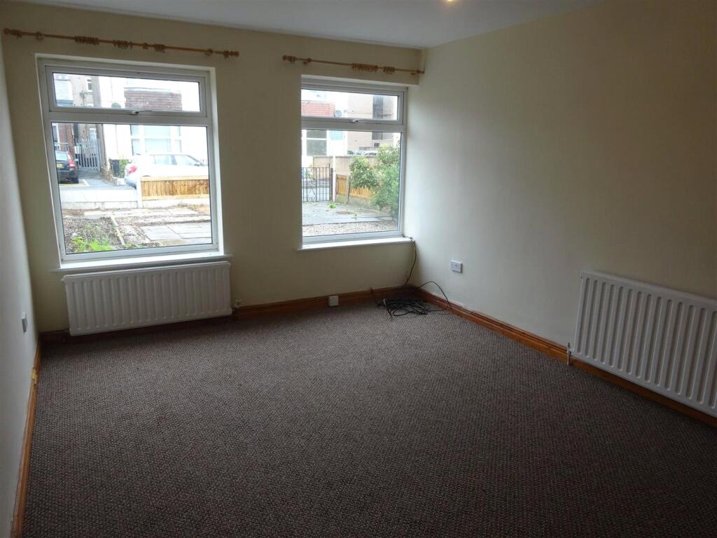 South Parade, Pensarn, Abergele, LL22 photo 2