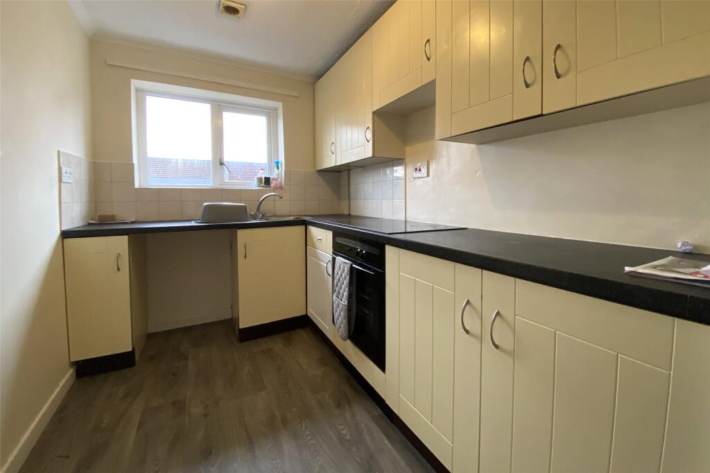 Swan Court, High Street, Wellington, Somerset, TA21 photo 3