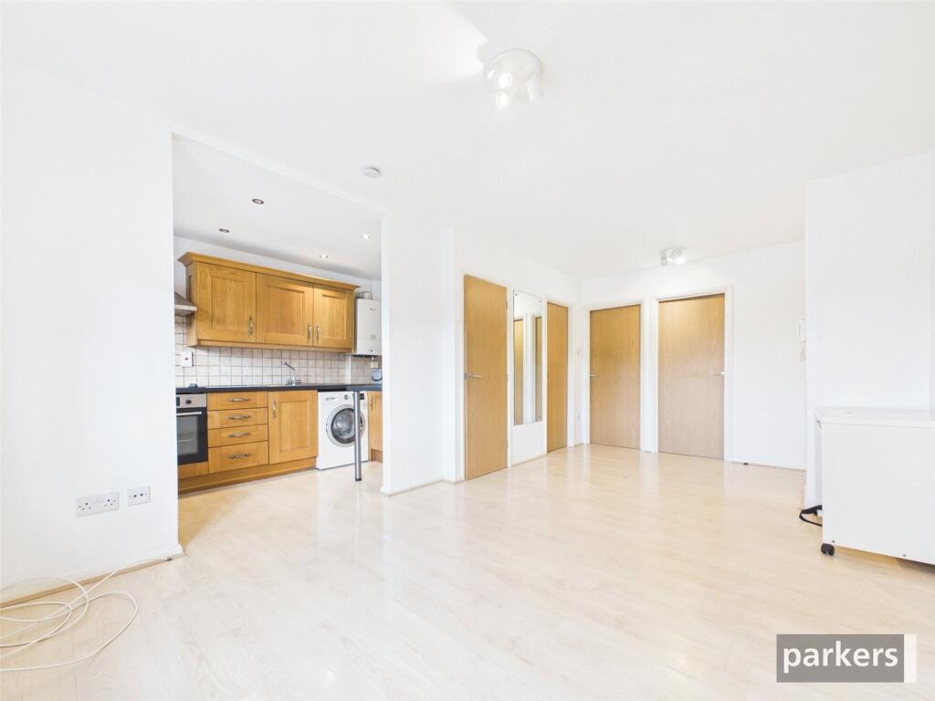 Main image of property: Muirfield Close, Reading, Berkshire, RG1