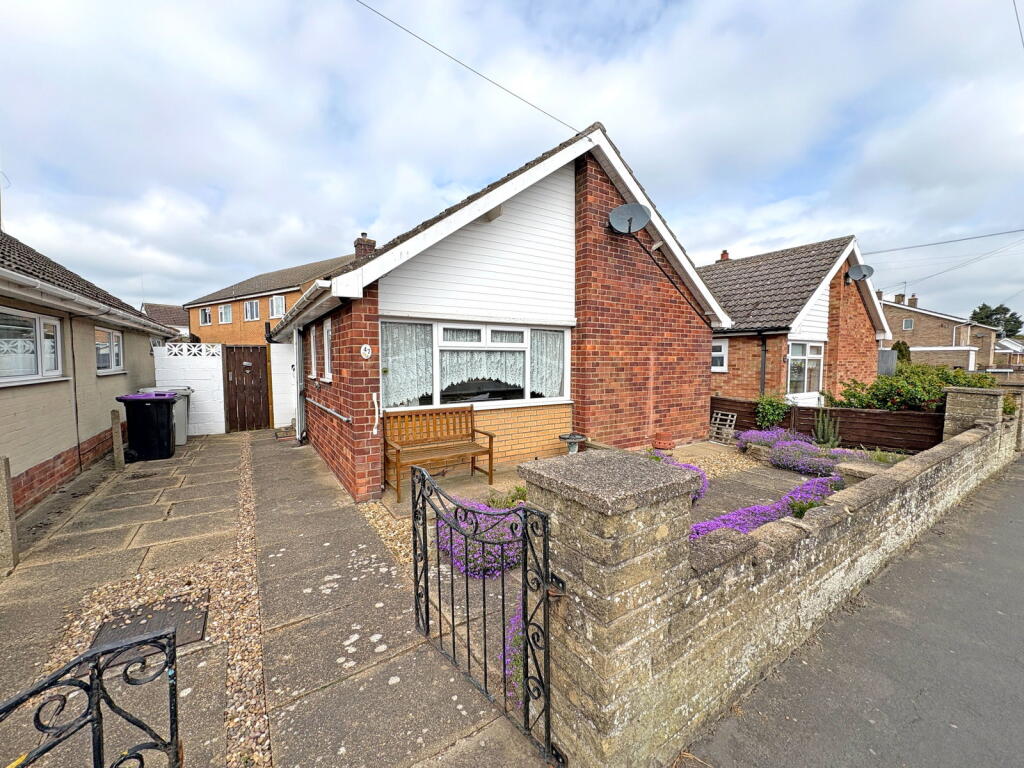 Main image of property: Queens Road, Skegness, Lincolnshire, PE25 2EU