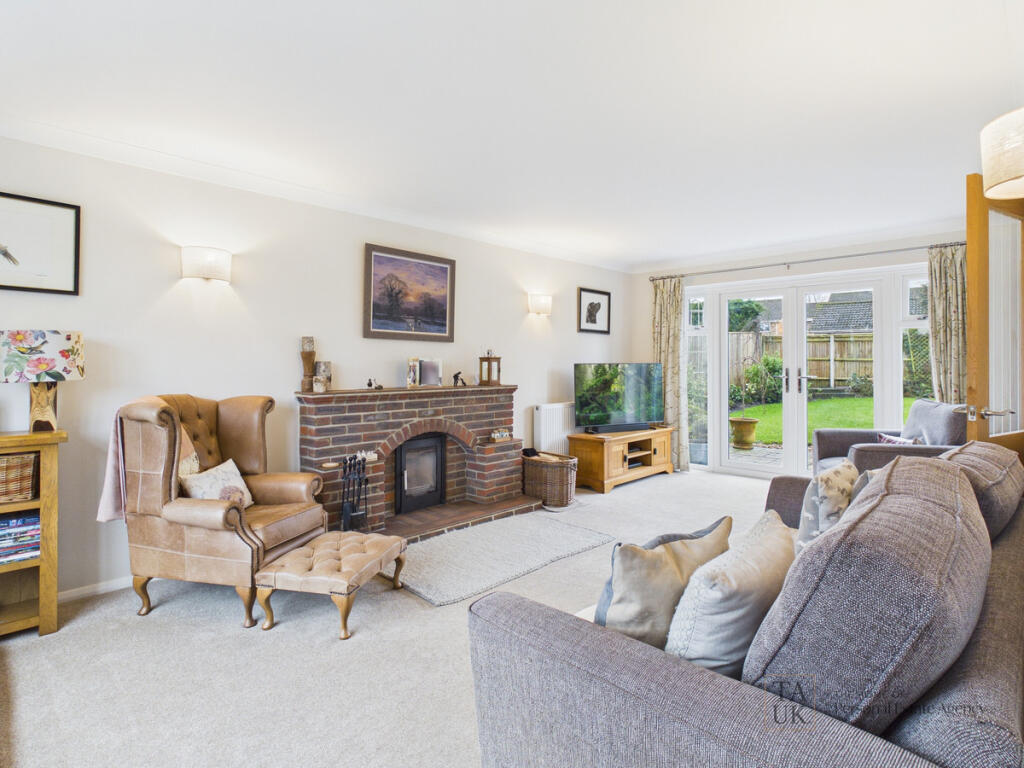 Brambling Road, Rowlands Castle, PO9 photo 2