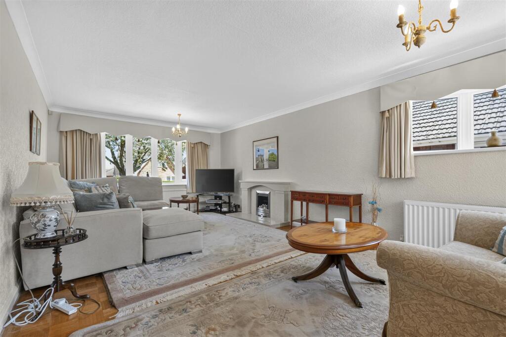 Chestnut Drive, Mansfield - More
