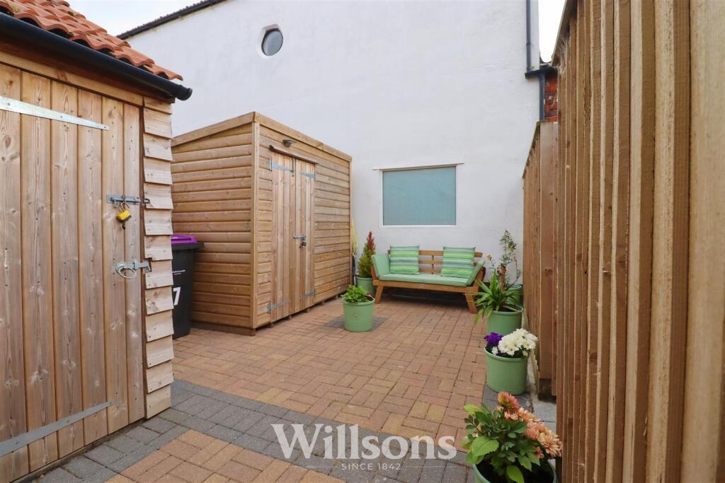 House in East Lindsey, Dorset Court, Mablethorpe and Sutton - View 2