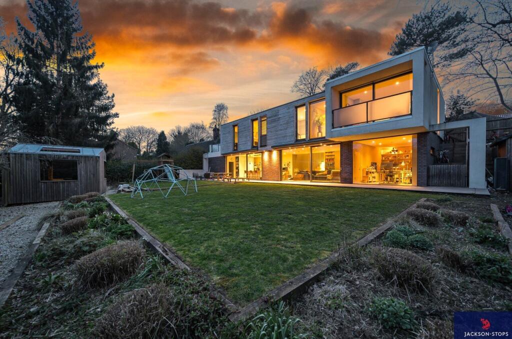 Main image of property: Bossington Lane, Leighton Buzzard, Bedfordshire, LU7