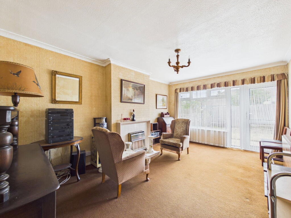Whylands Close, Salvington, Worthing BN13 3HB photo 2