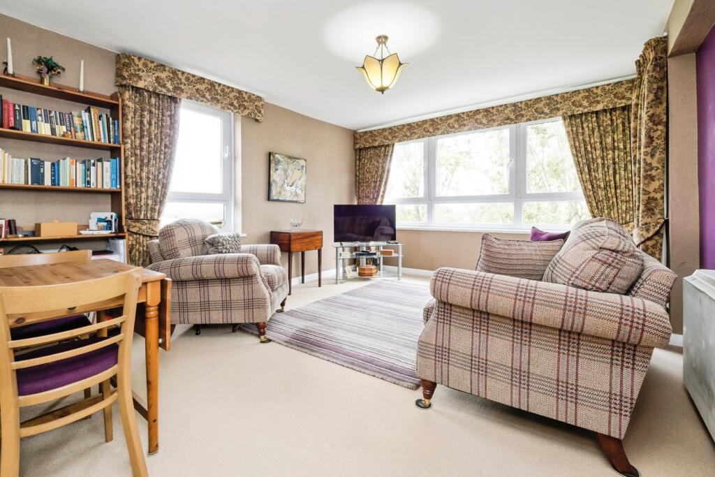 Apartment in Romford - More