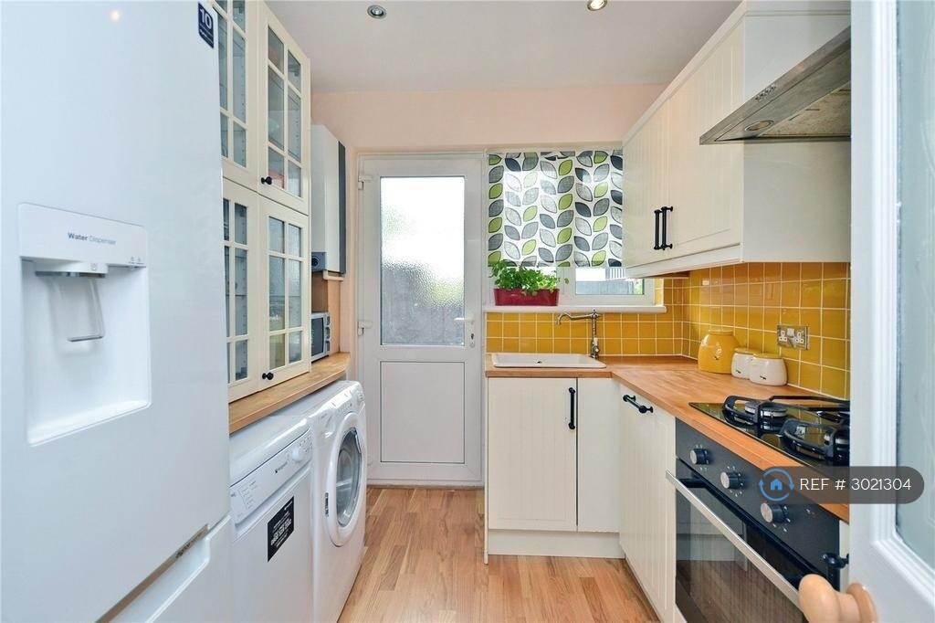 Apartment in Sutton - View 3