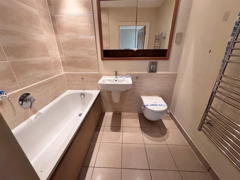 Apartment in Slough - View 5