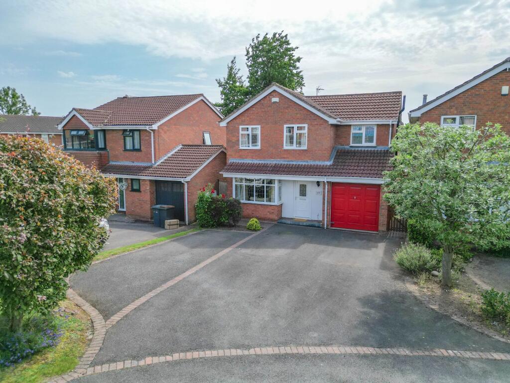 4-bed detached on Falmouth Close, Nuneaton, CV11, £350,000