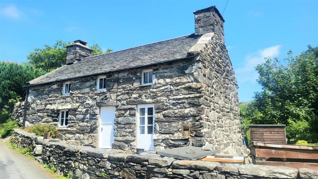 Main image of property: Pen y Bont, Ffordd Cwm Bychan, Llanbedr