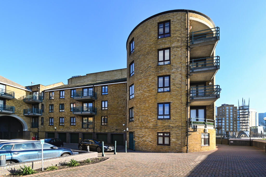 Main image of property: 106 Narrow Street,  London, E14