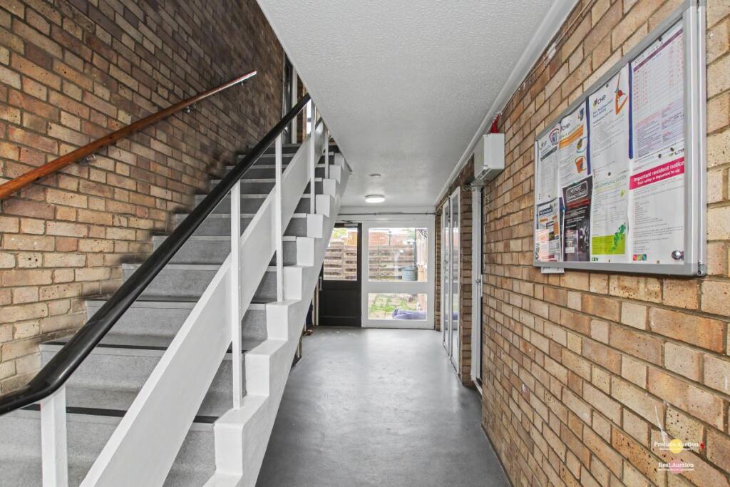 4 Spring Rise, Chelmsford, Essex, CM2 8SQ photo 4