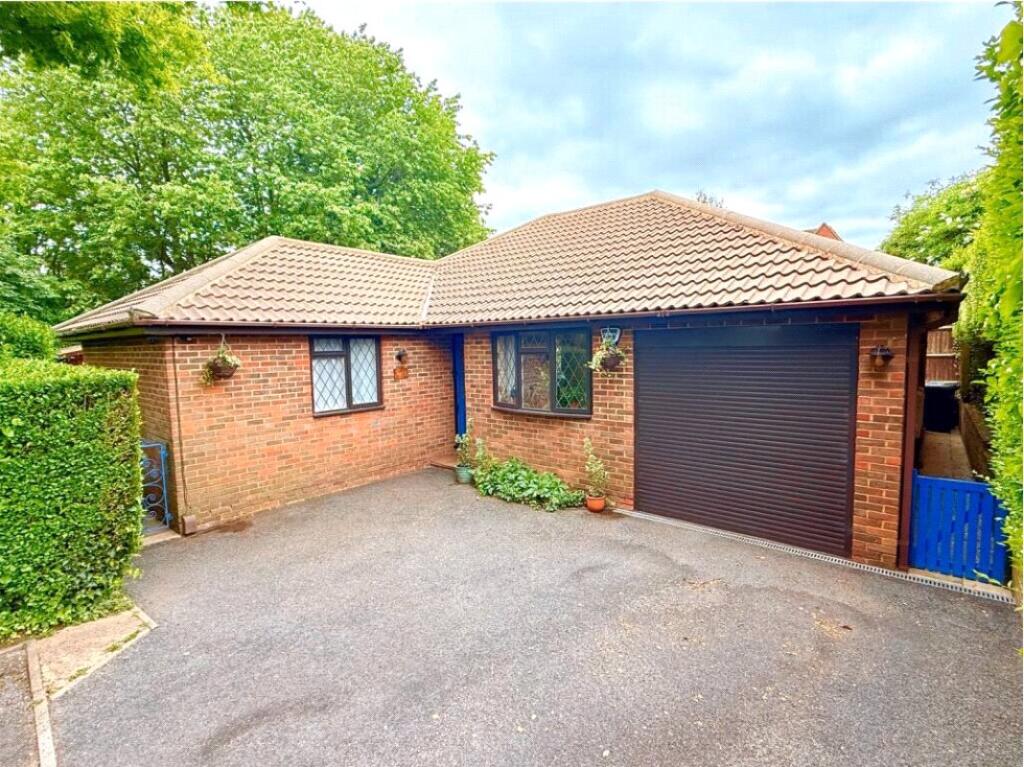 3-bed bungalow on Mountain Ash, Marlow Bottom, Buckinghamshire, SL7, £685,000