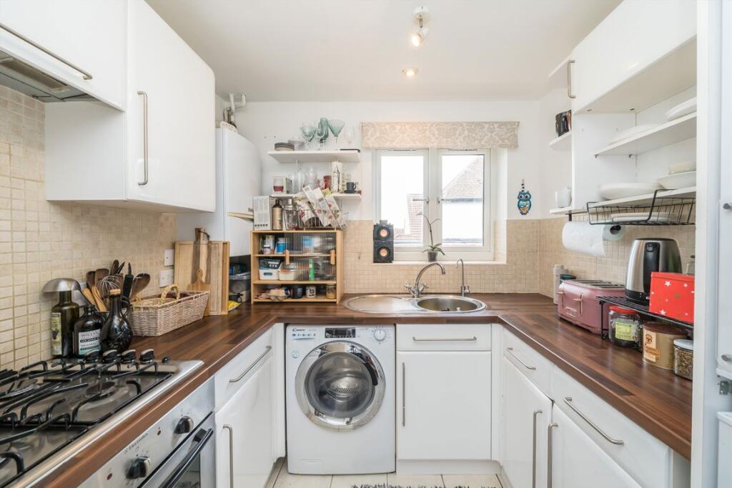 Apartment in Twickenham - View 3
