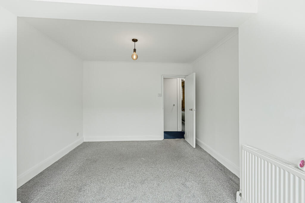 Apartment in Kenningtons, Essex - More