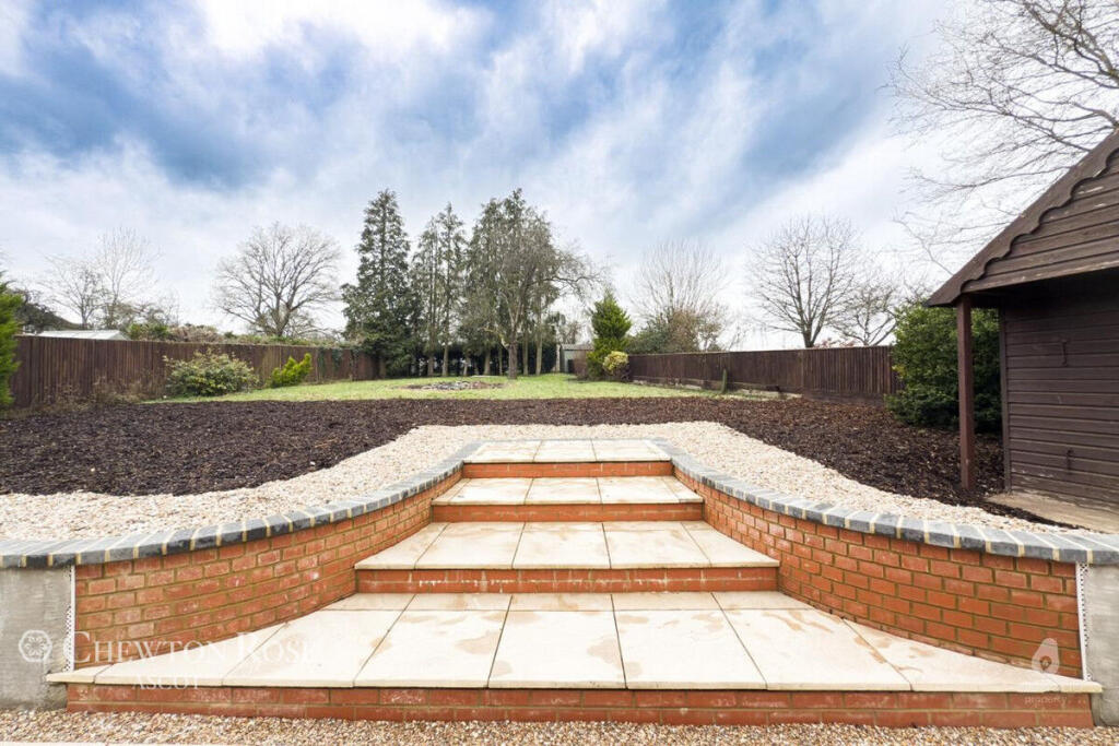 Terrace Road North, BRACKNELL - View 4